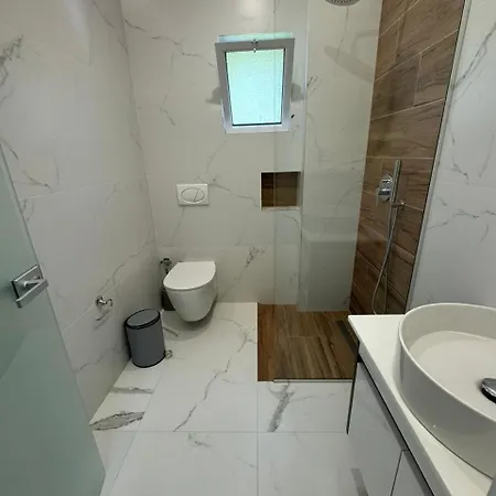 Hermes Borsh Apartment Sarande